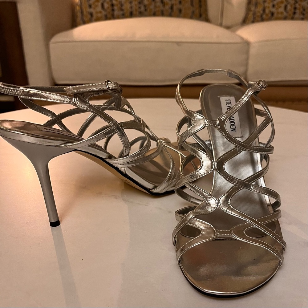 Steve Madden Silver Cage Sandal size 8.5 NWOT